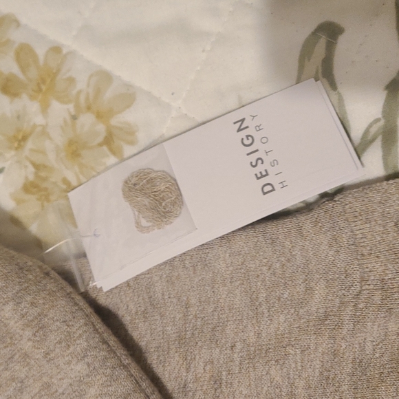 Sweater - Picture 2 of 6